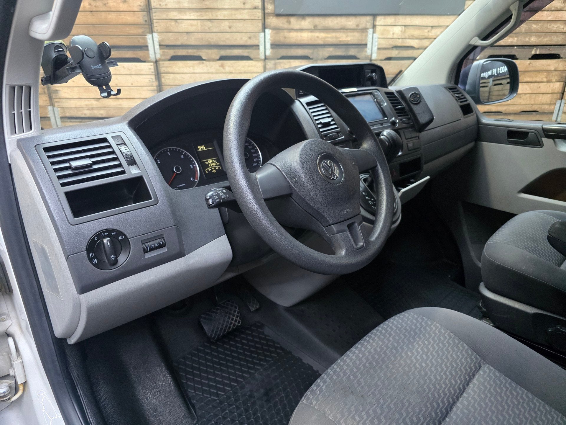 Foto 3 van Volkswagen Transporter Kombi 2.0 TDI L2H3 Trendline Hefdak C