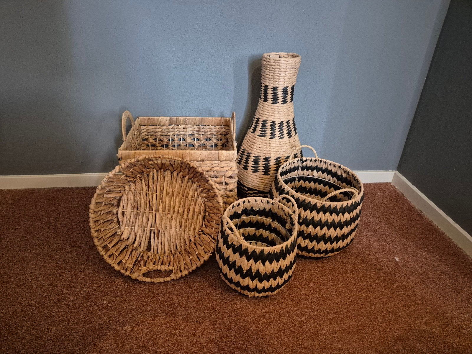 Set van 5 rieten manden en vazen, zwart en naturel, Ophalen, Gevlochten, Mand, Rond