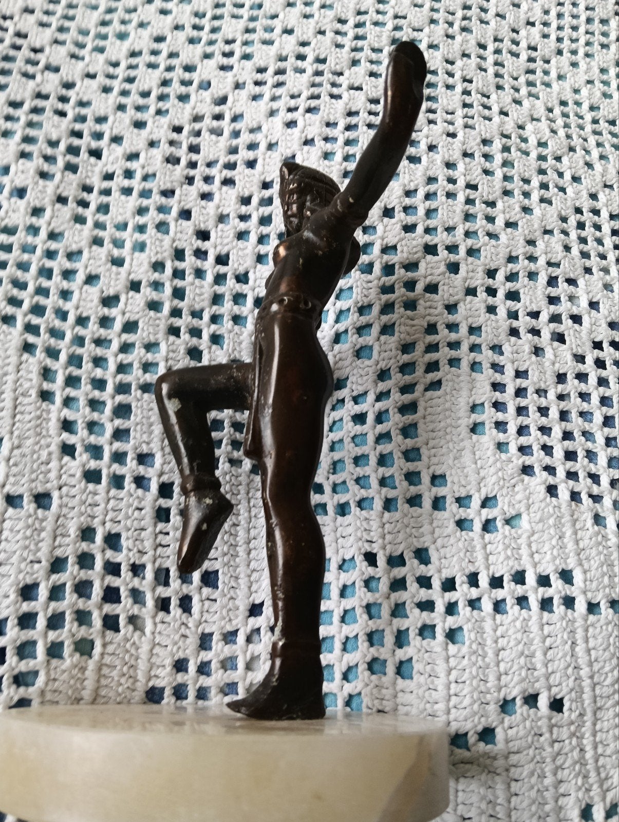 Art Deco bronzen beeldje van danseres op marmeren sokkel, Minder dan 20 cm, Art deco, Ophalen of Verzenden, Brons