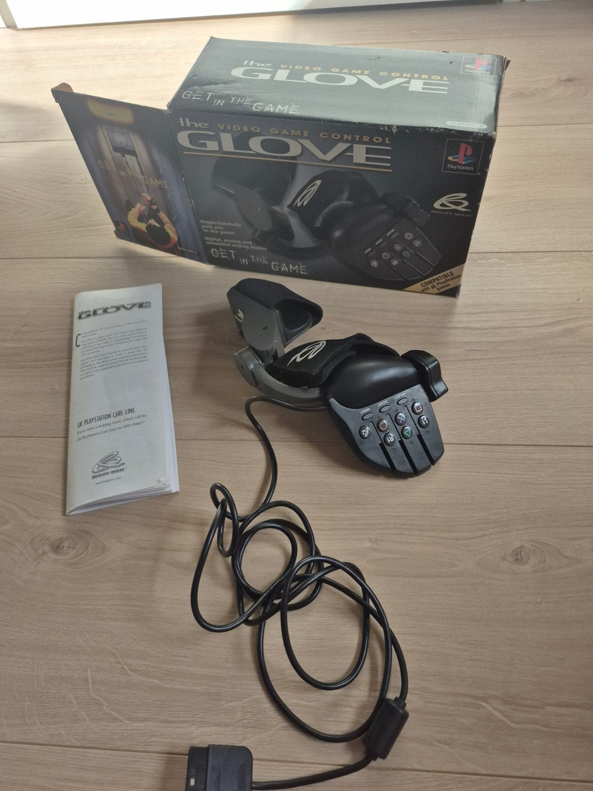 The GLOVE, controler playstation 1, Spelcomputers en Games, Ophalen of Verzenden, Zo goed als nieuw, Zwart, Overige modellen