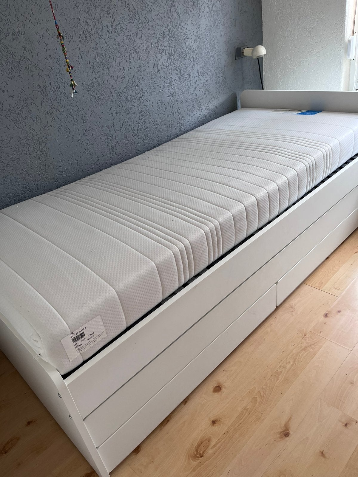 Ikeaa Luröy bed met logeerlade, Huis en Inrichting, Slaapkamer | Bedden, Ophalen, 90 cm, Eenpersoons, Zo goed als nieuw