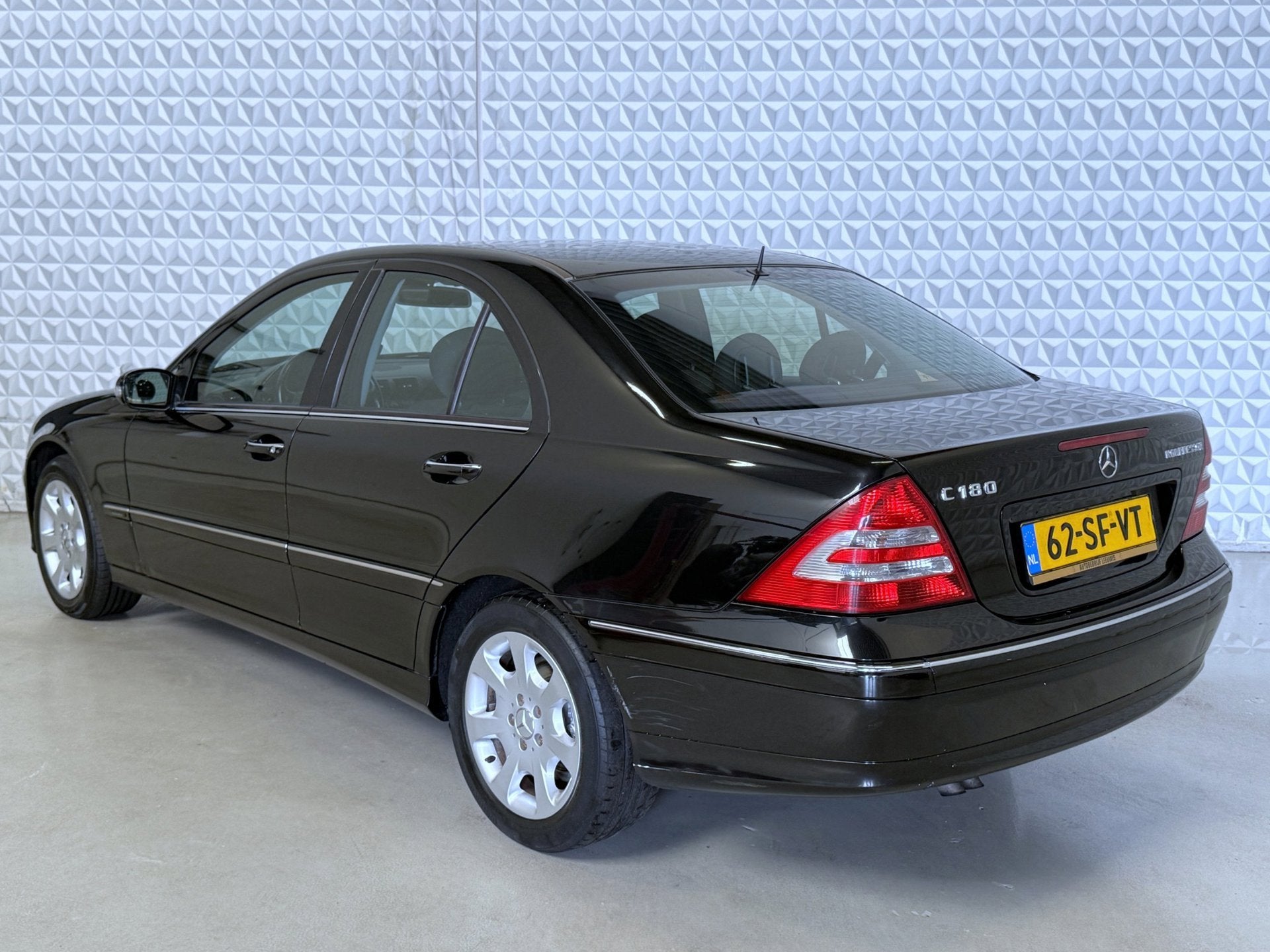 Mercedes-Benz C-klasse 180 K. Elegance Sedan (2006), Auto's, Achterwielaandrijving, Gebruikt, 1796 cc, Zwart