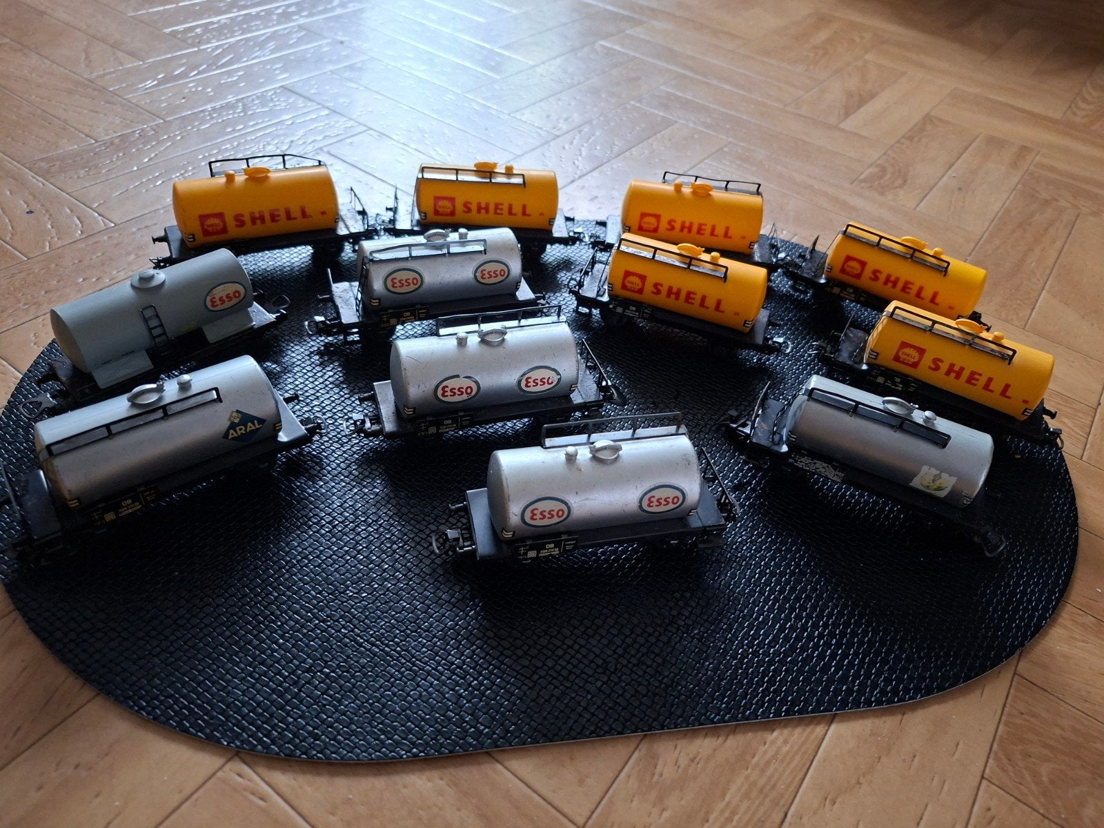 Märklin tankwagons - Shell, Esso, Aral, Ophalen