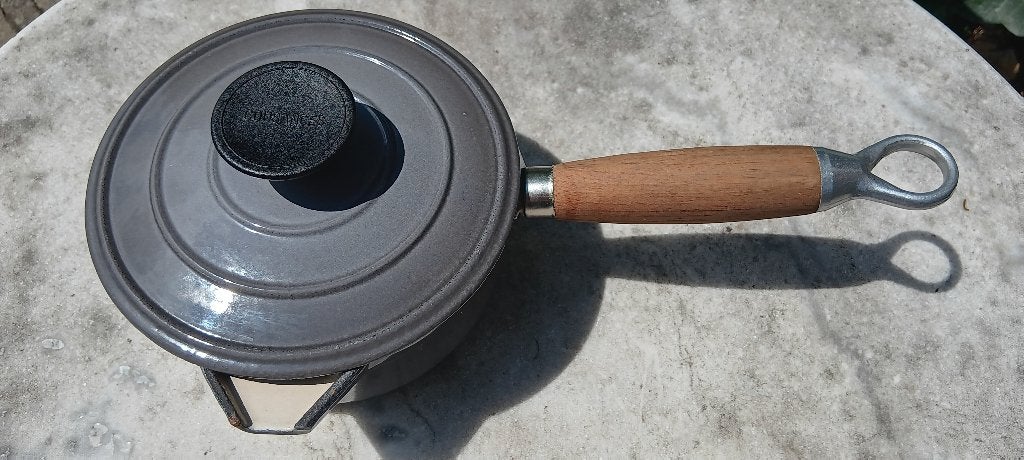 COUSANCES LE CREUSET gietijzer steelpan saus jus 14cm (LL11), Gietijzer, Nieuw, Le Creuset, Ophalen of Verzenden