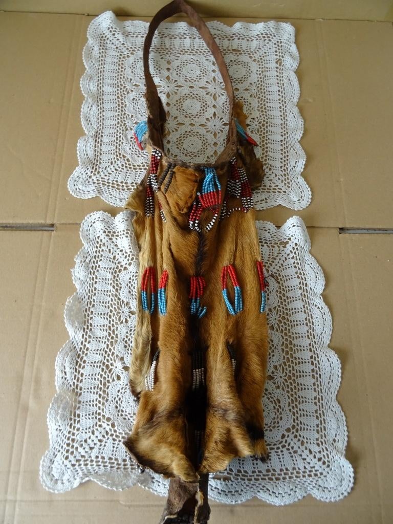 Inheems kledingstuk Asmat Papoea Nieuw Guinea dierenhuid, Antiek en Kunst, Ophalen of Verzenden