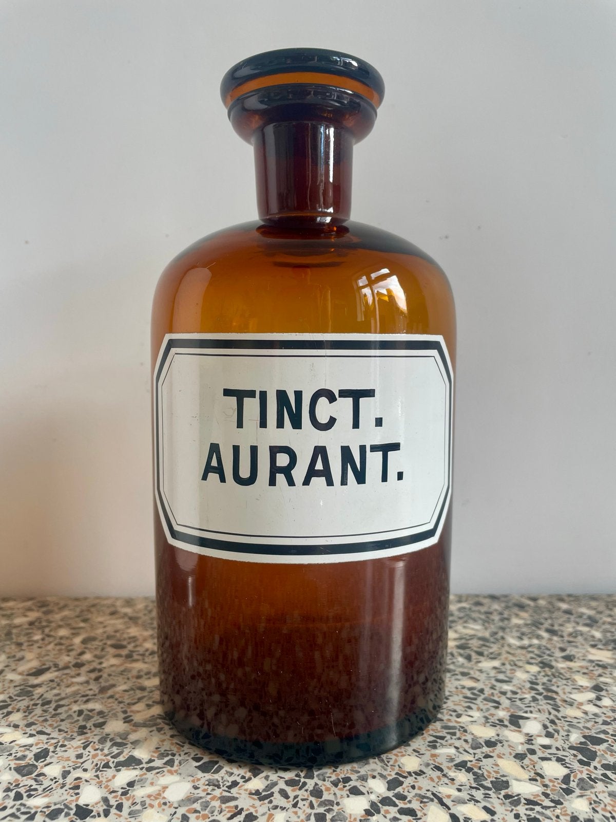 Oude apothekersfles met dop - Bruin glas, 21 cm hoog, Antiek en Kunst, Ophalen of Verzenden