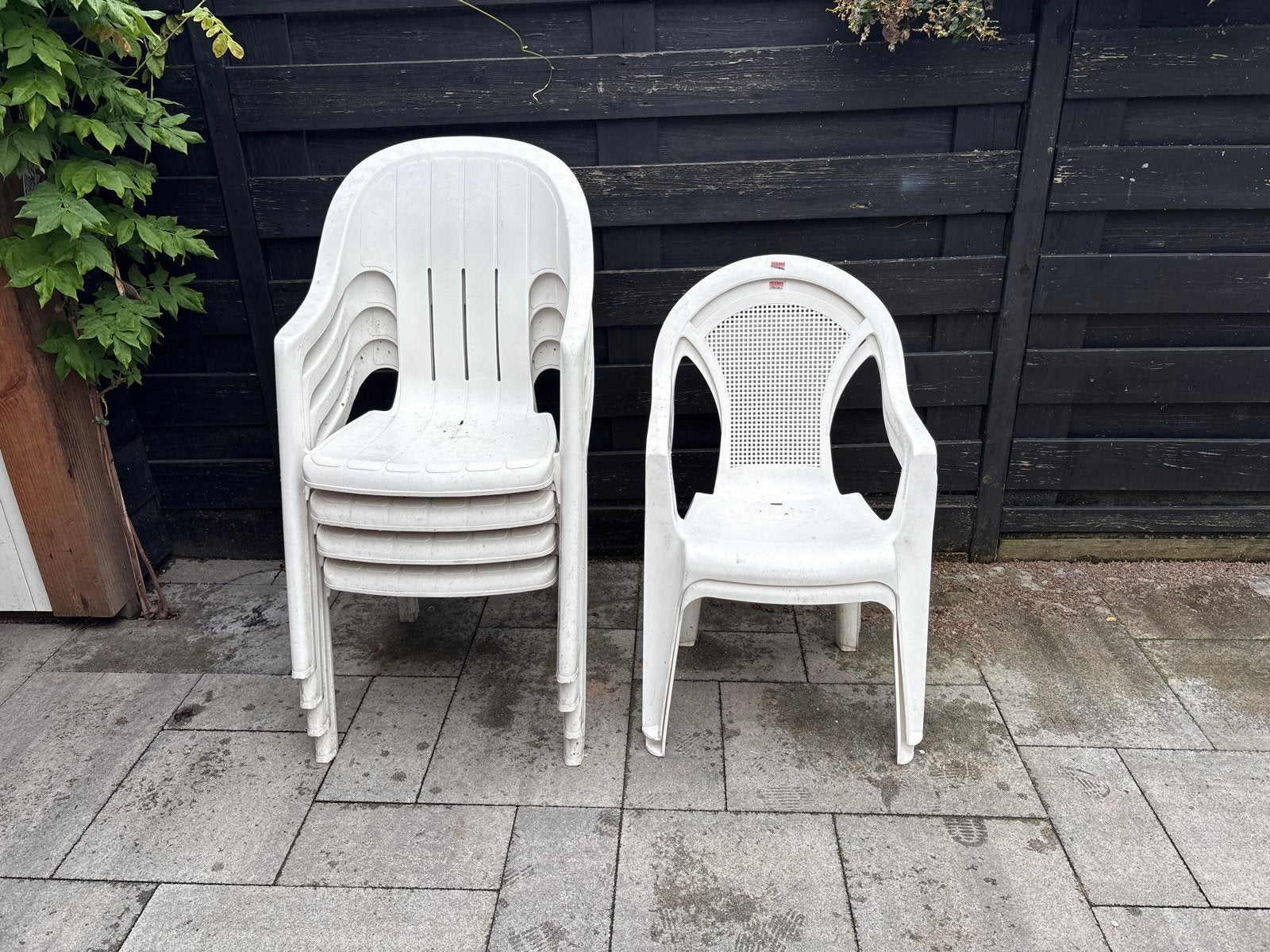 Witte plastic tuinstoelen - 6 stuks, Tuin en Terras, Tuinstoelen, Ophalen, Gebruikt, Plastic, Stapelbaar