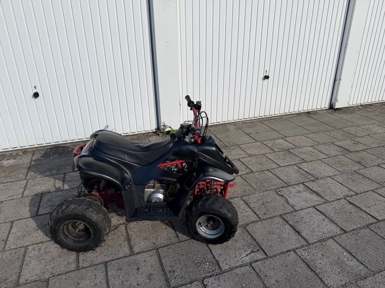 Zwarte Quad 110cc met Rode Accenten - Nieuwe Kabelboom, Ophalen