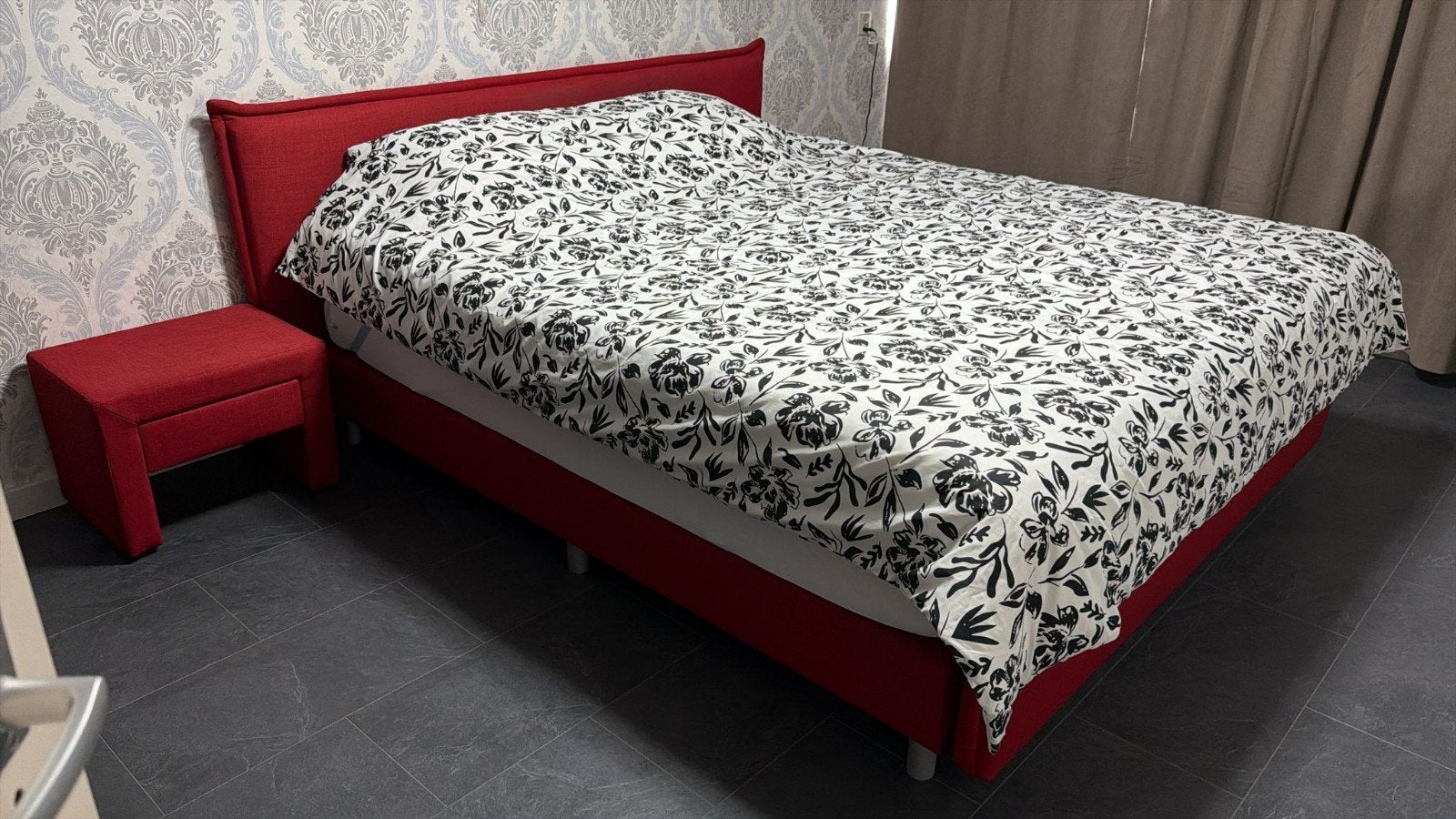 bed 200- 180 rood met  Boxspring, Huis en Inrichting, Ophalen, Gebruikt, Tweepersoons, 180 cm