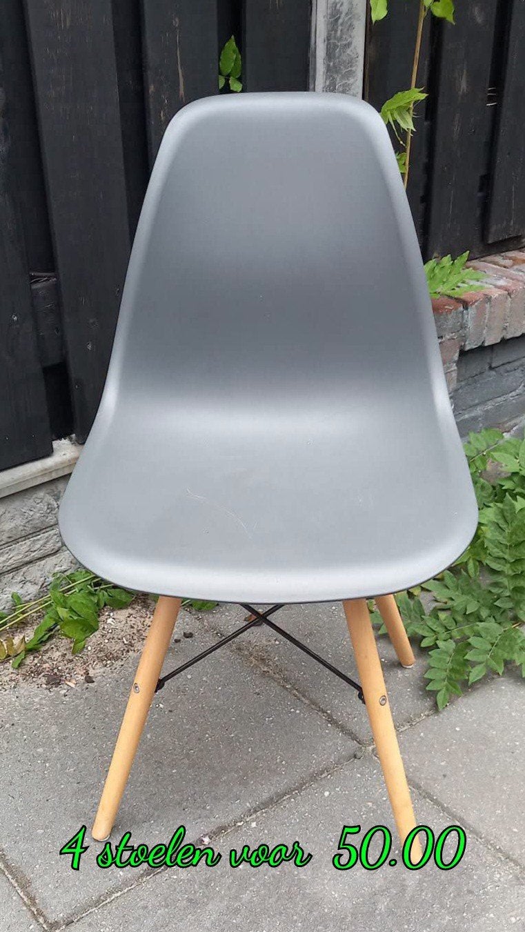 4 eetkamerstoelen - Grijs met houten poten, Zo goed als nieuw, Vier, Ophalen, Hout