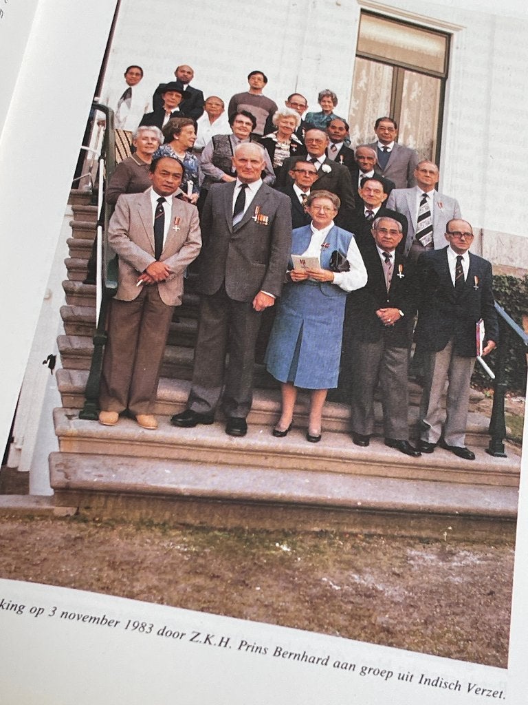 Verzetsherdenkingskruis (1985) WO II, Ophalen of Verzenden, Overige soorten, Nederland, Boek of Tijdschrift