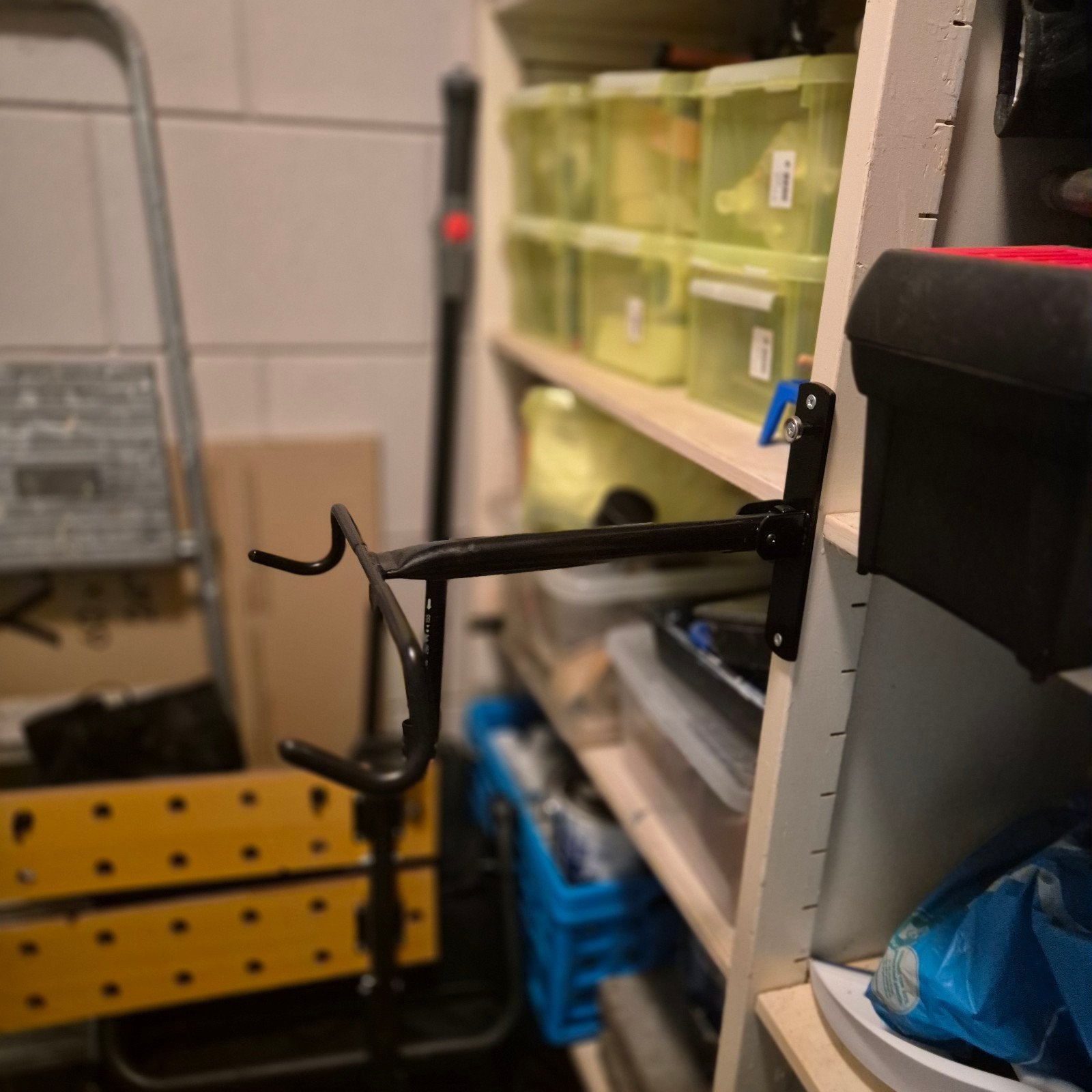 Muurbeugel voor fiets max  15 kg, Ophalen, Zo goed als nieuw