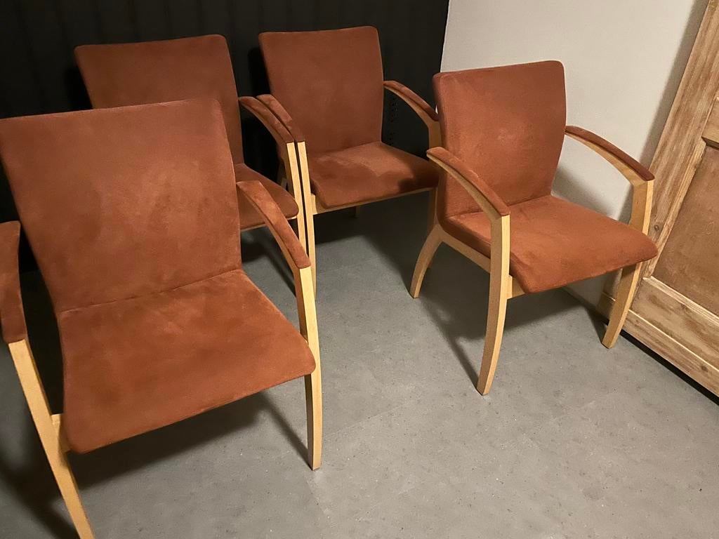 4 x eetkamerstoelen camarilla leolux, Huis en Inrichting, Ophalen of Verzenden, Zo goed als nieuw, Stof