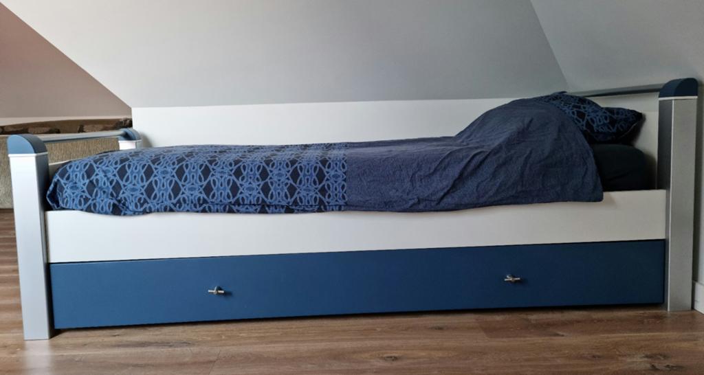 Mooi eenpersoonsbed, Vroomshoop (bedlade optioneel), Huis en Inrichting, Slaapkamer | Bedden, Zo goed als nieuw, Eenpersoons, 90 cm