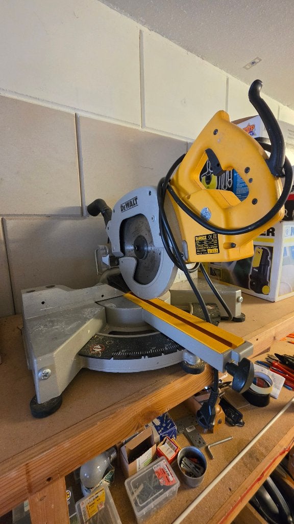 DeWalt DW707 Afkort- en Verstekzaag, Doe-het-zelf en Verbouw, Gereedschap | Zaagmachines, Ophalen, De Walt, Gebruikt, Afkortzaag