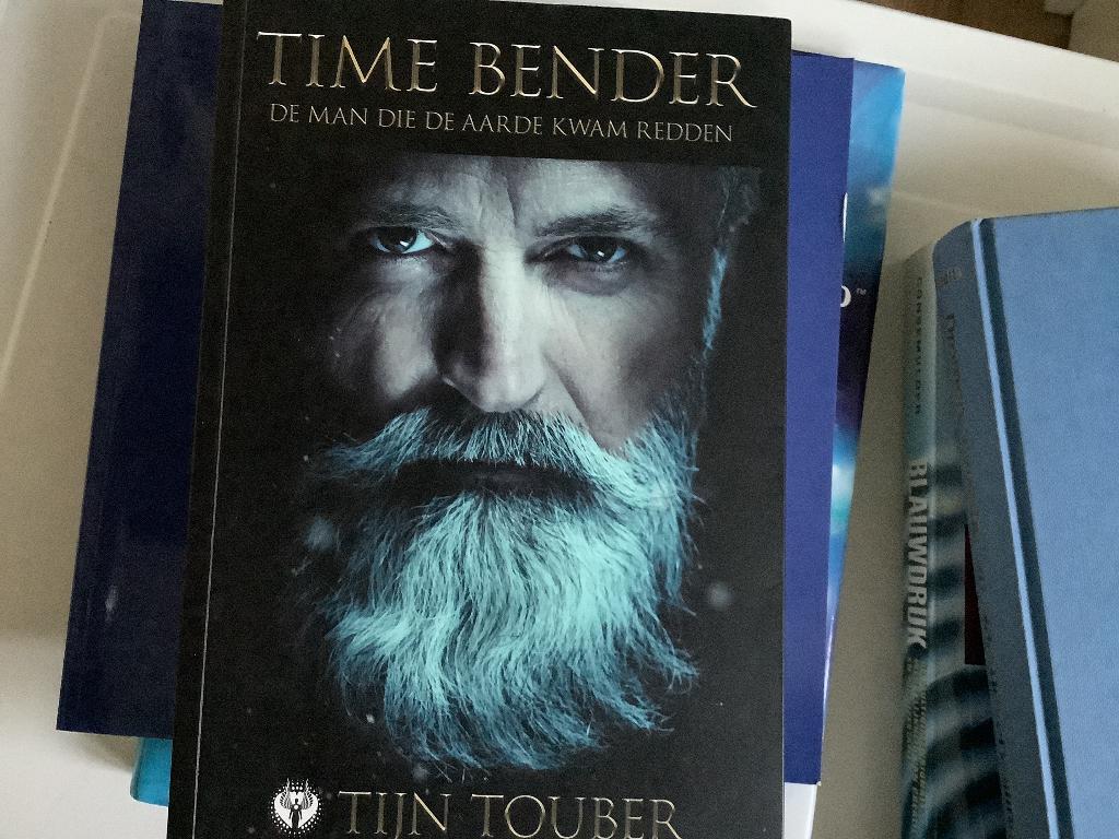 Time Bender, Boeken, Ophalen of Verzenden, Zo goed als nieuw, Tijn Touber