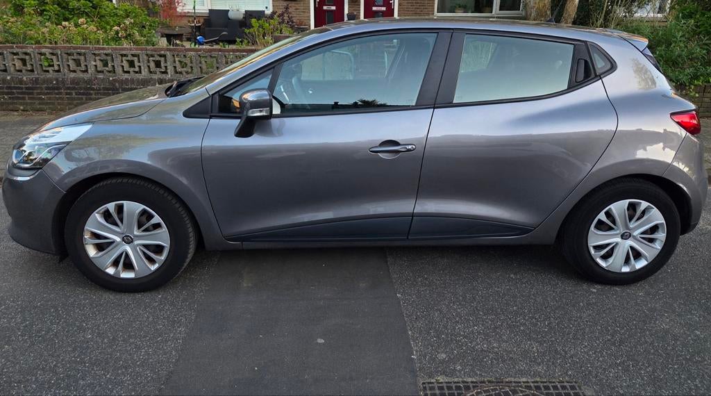 Renault Clio TCe bouwjr 2015 met nieuwe APK, Auto's, Stof, Zwart, Handgeschakeld, Particulier