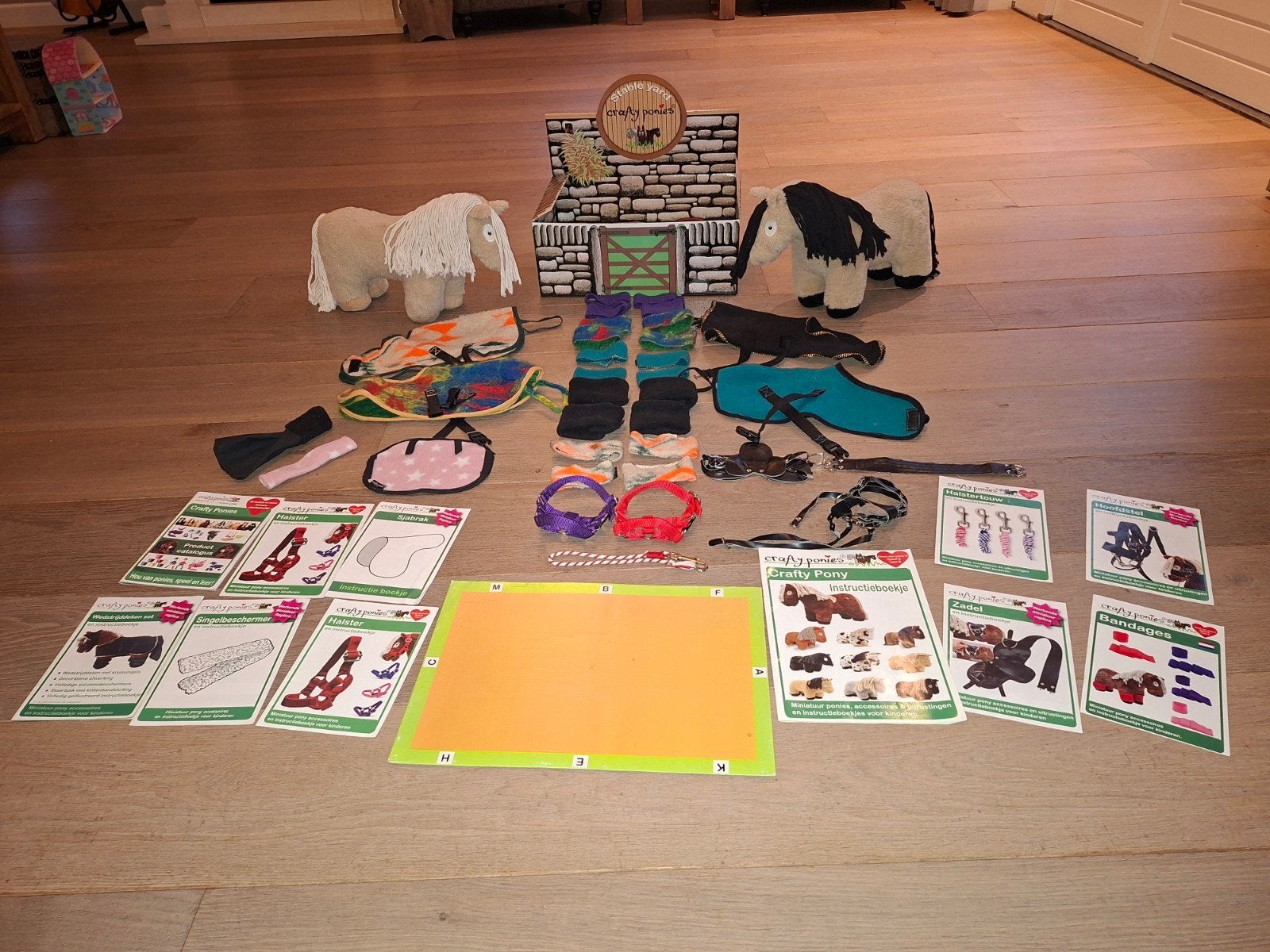 Complete set Crafty Ponies met accessoires, Ophalen of Verzenden, Zo goed als nieuw, Jongen of Meisje