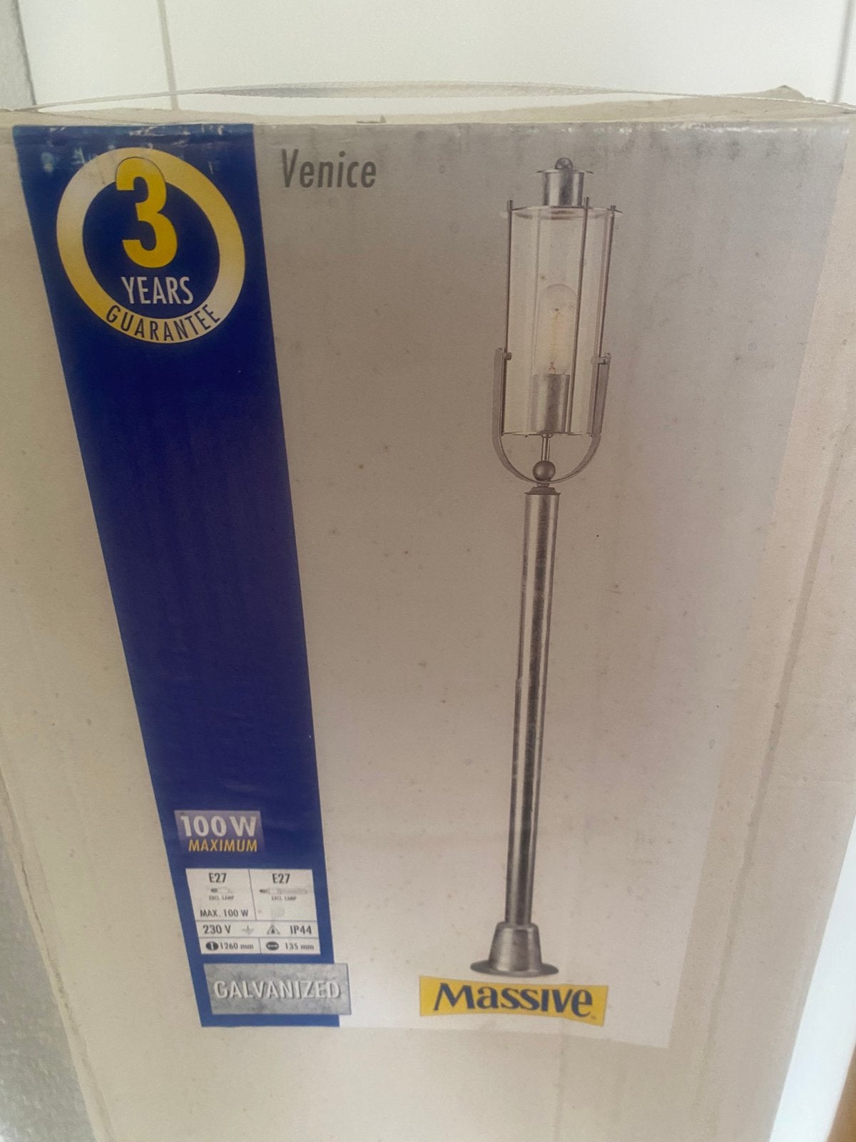 Nieuw in doos . Massive buitenlamp “ Venice “, Minder dan 50 watt, Wandlamp, Ophalen of Verzenden, Netvoeding