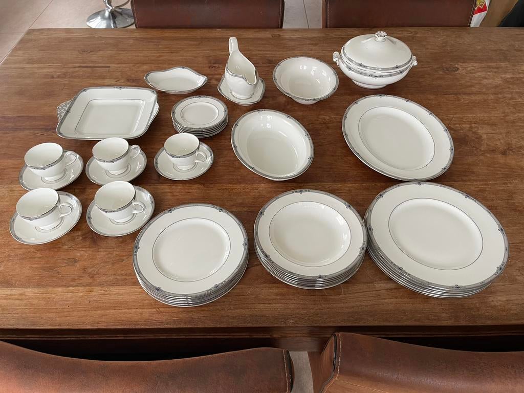 Wedgwood bone china amherst servies, Ophalen of Verzenden, Zo goed als nieuw, Bord(en), Wedgwood