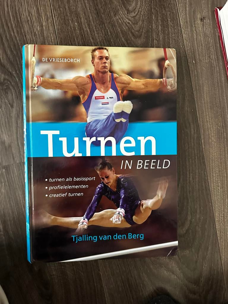 Turnen in Beeld - Tjalling van den Berg, Ophalen of Verzenden, Gelezen, Overige sporten