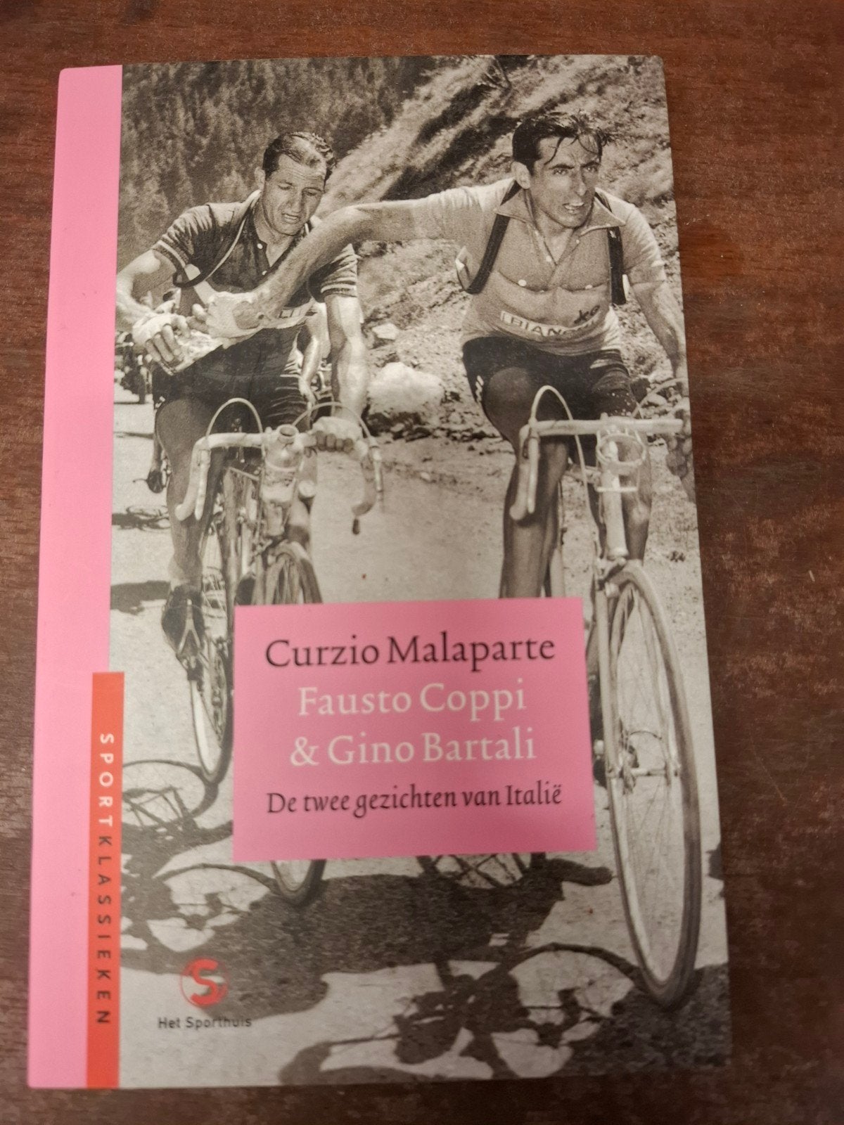 Fausto Coppi en Gino Bartali: De twee gezichten van Italië, Nieuw, Lopen en Fietsen, Ophalen of Verzenden, Curzio Malaparte