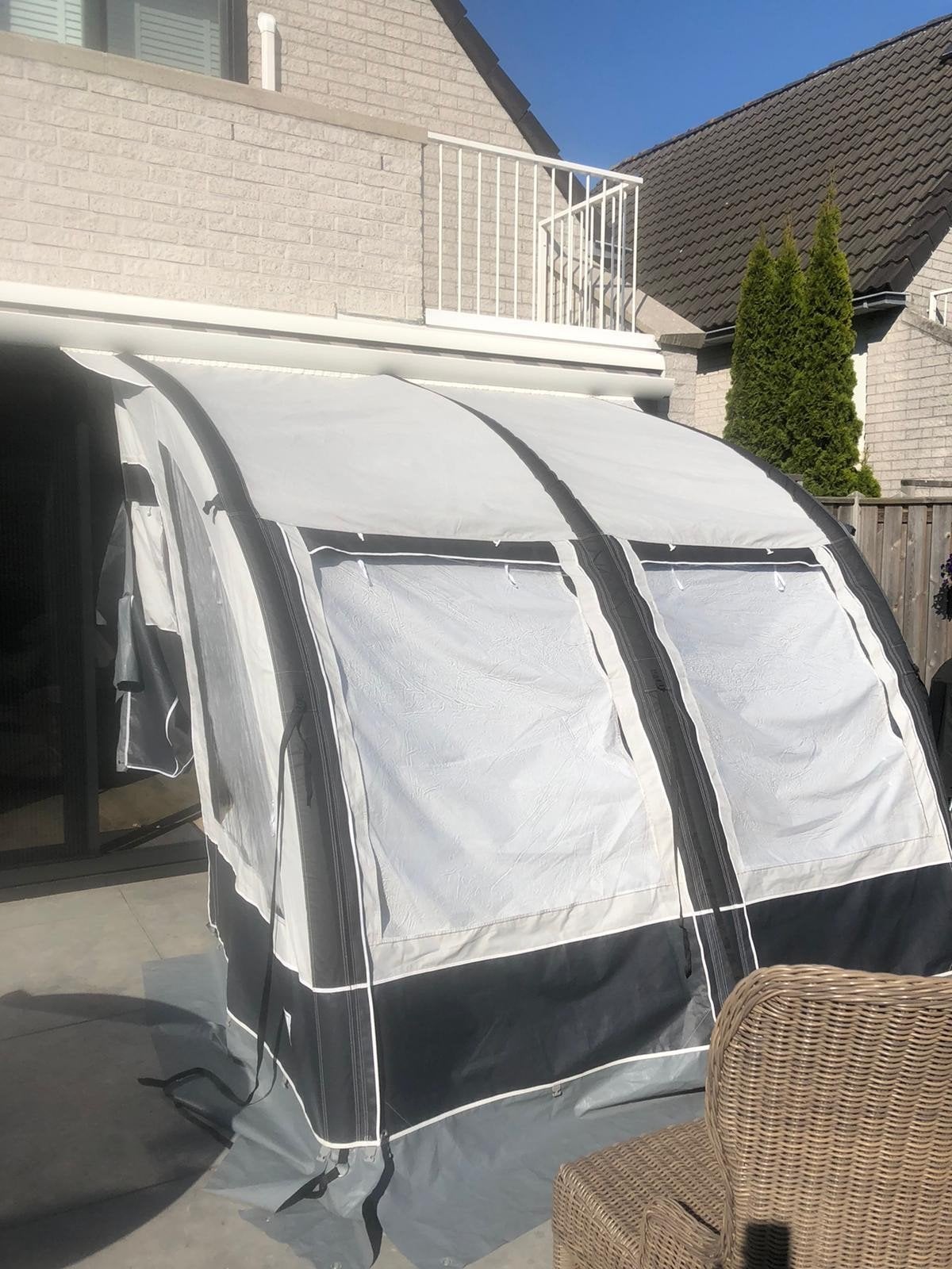 Dorema Magnum All Season opblaasbare deeltent, Ophalen