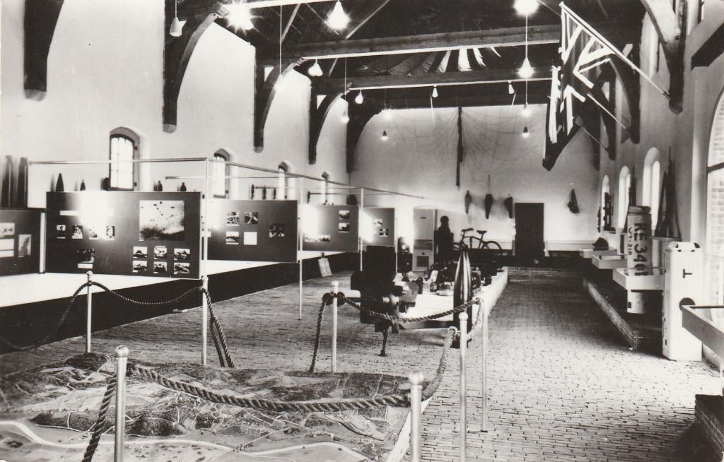 doorwerth- interieur airborne museum, Ophalen of Verzenden, 1940 tot 1960, Friesland