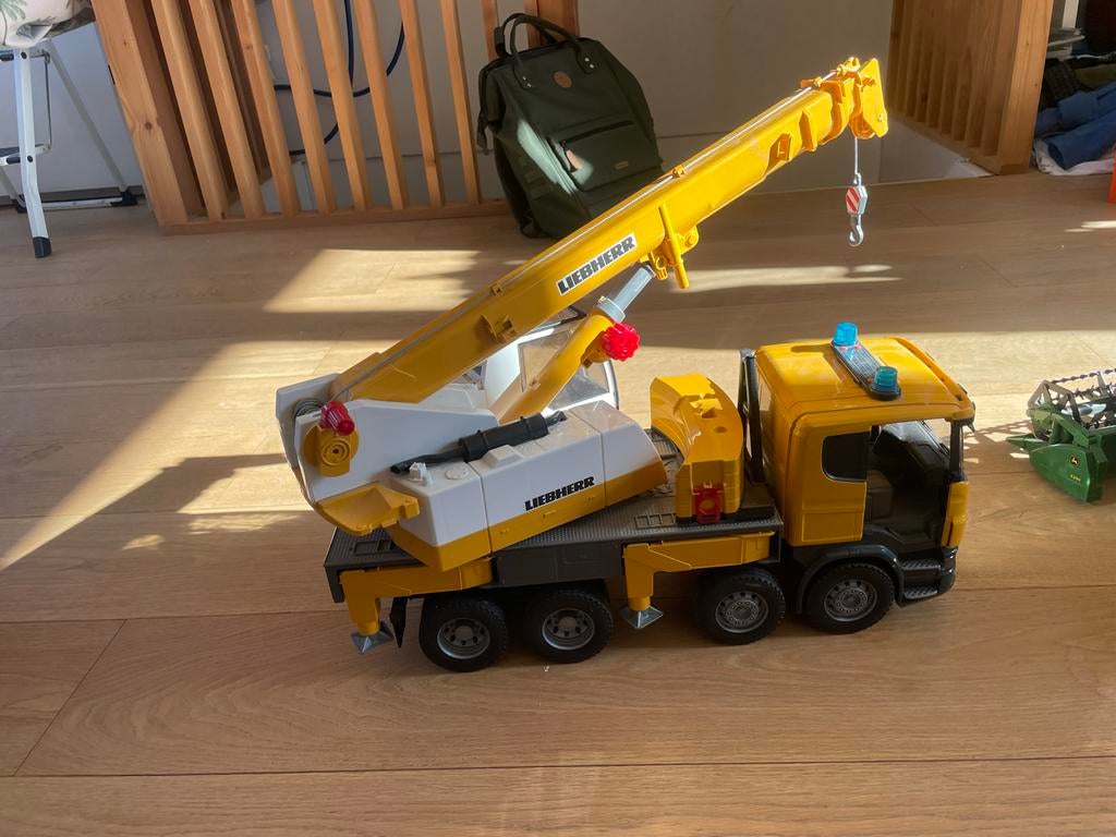 Bruder John Deere T670i en Liebherr Kraanwagen (defecten), Ophalen, Gebruikt