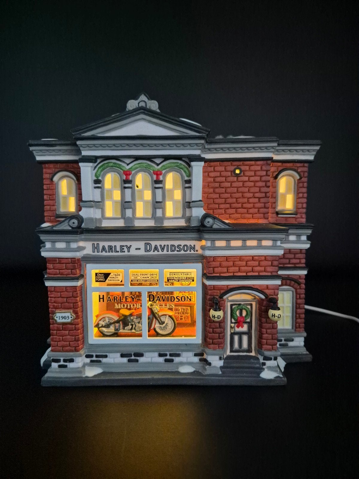department 56 Harley-Davidson city dealership 56.59202, Ophalen of Verzenden, Zo goed als nieuw