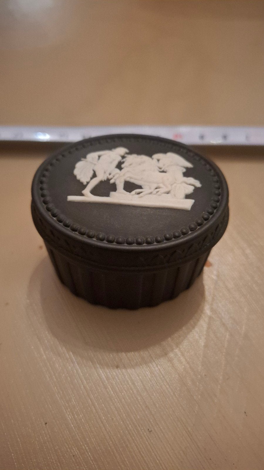 Wedgwood Jasperware Zwart Rond Doosje 6x4 cm, Verzenden