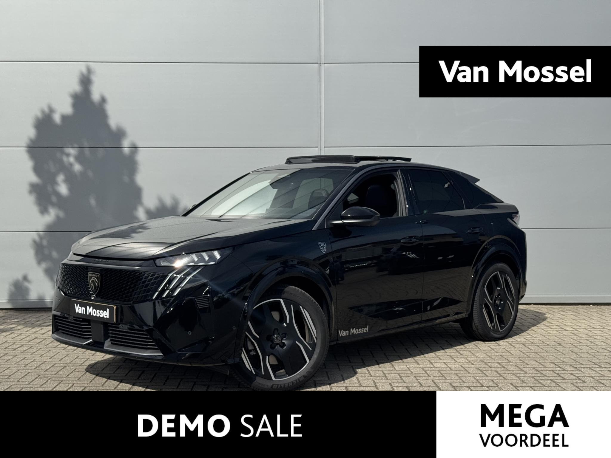 Peugeot e-3008 GT Exclusive Long Range 230 97 kWh | Panorami, Auto's, 12 maanden, 101 kWh, Zwart, 2141 kg
