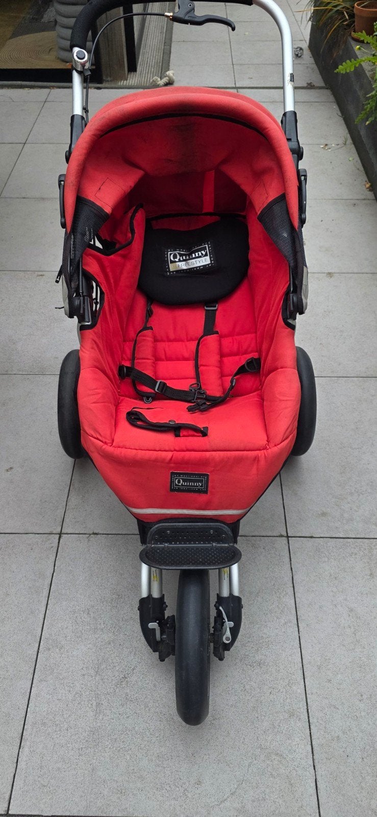 Quinny kinderwagen met reiswieg - Rood, Kinderen en Baby's, Kinderwagens en Combinaties, Ophalen, Gebruikt, Luchtbanden, Quinny