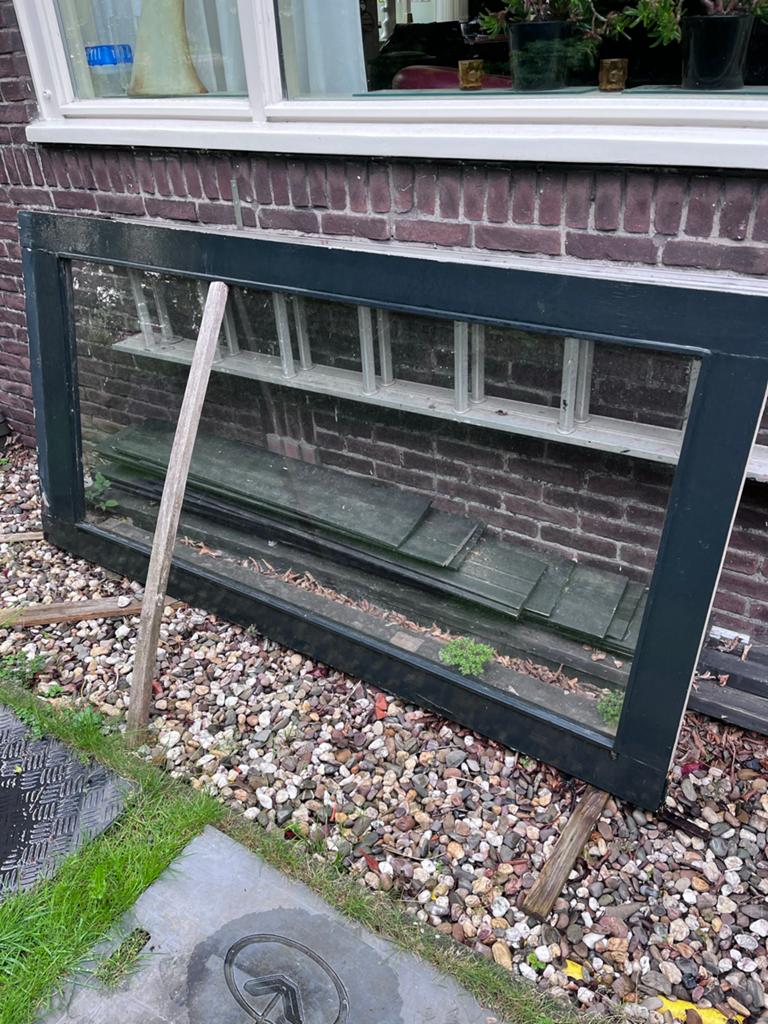 Gratis Tuinscherm windscherm glas in houten frame, Tuin en Terras, Tuinschermen, Ophalen, Gebruikt, 150 tot 200 cm, Minder dan 100 cm