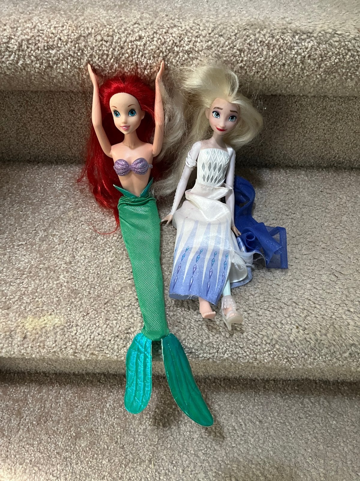 Elsa (zingt en geeft licht) & Ariel - Disney barbies, Ophalen of Verzenden, Gebruikt, Barbie