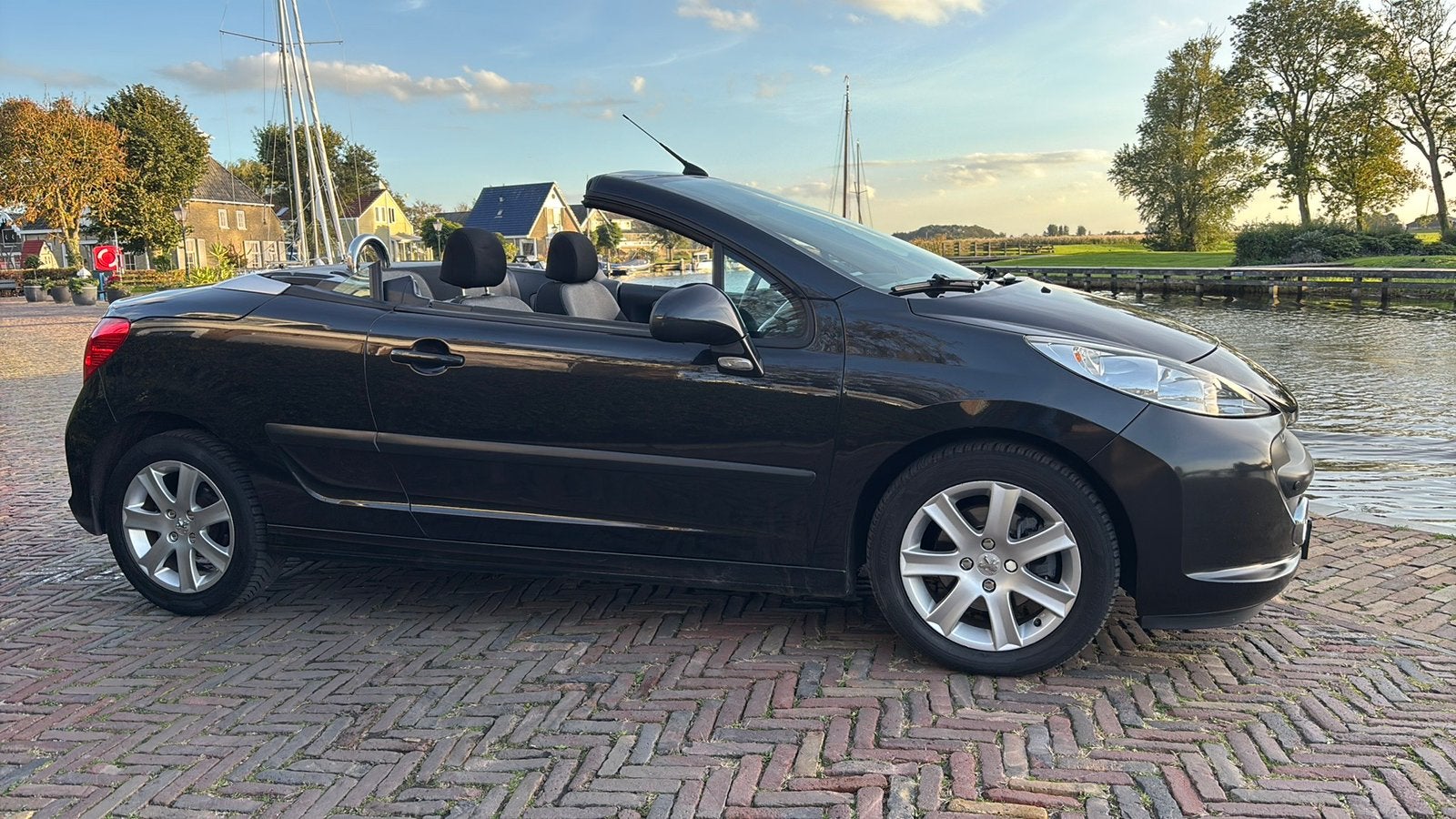 Peugeot 207 1.6 16V CC 88KW 2007 Zwart  Inruil  Mogelijk, Voorwielaandrijving, 15 km/l, 4 cilinders, Cabriolet