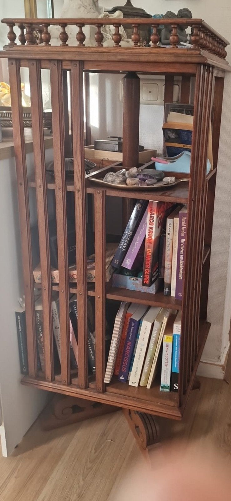 Klassieke engelse boekenmolen, Ophalen, Zo goed als nieuw, 25 tot 50 cm, Minder dan 100 cm