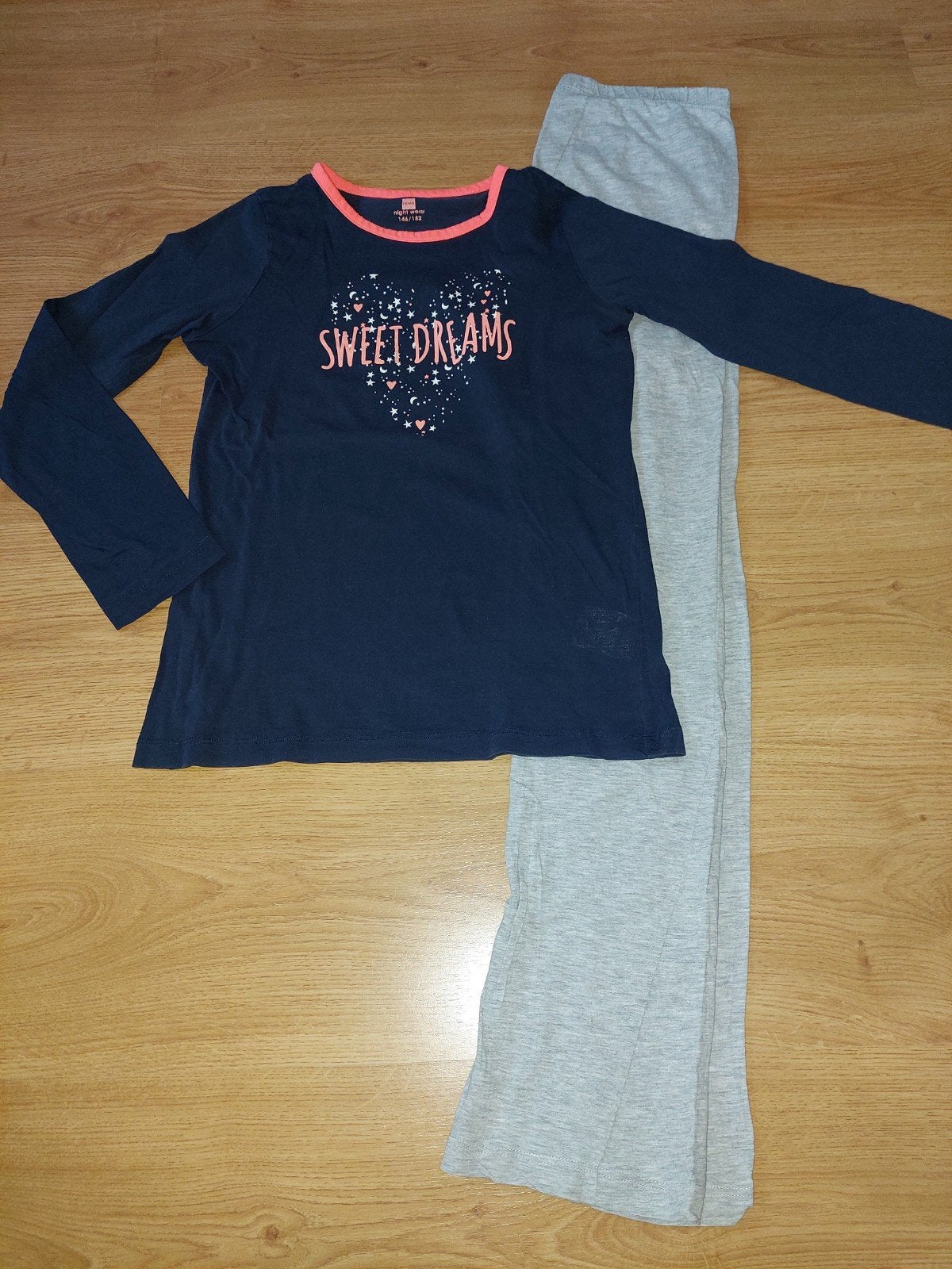 Meisjes pyjama d. Blauw met opdruk grijze broek 146/152 HEMA, Nacht- of Onderkleding, Meisje, Ophalen of Verzenden, Zo goed als nieuw