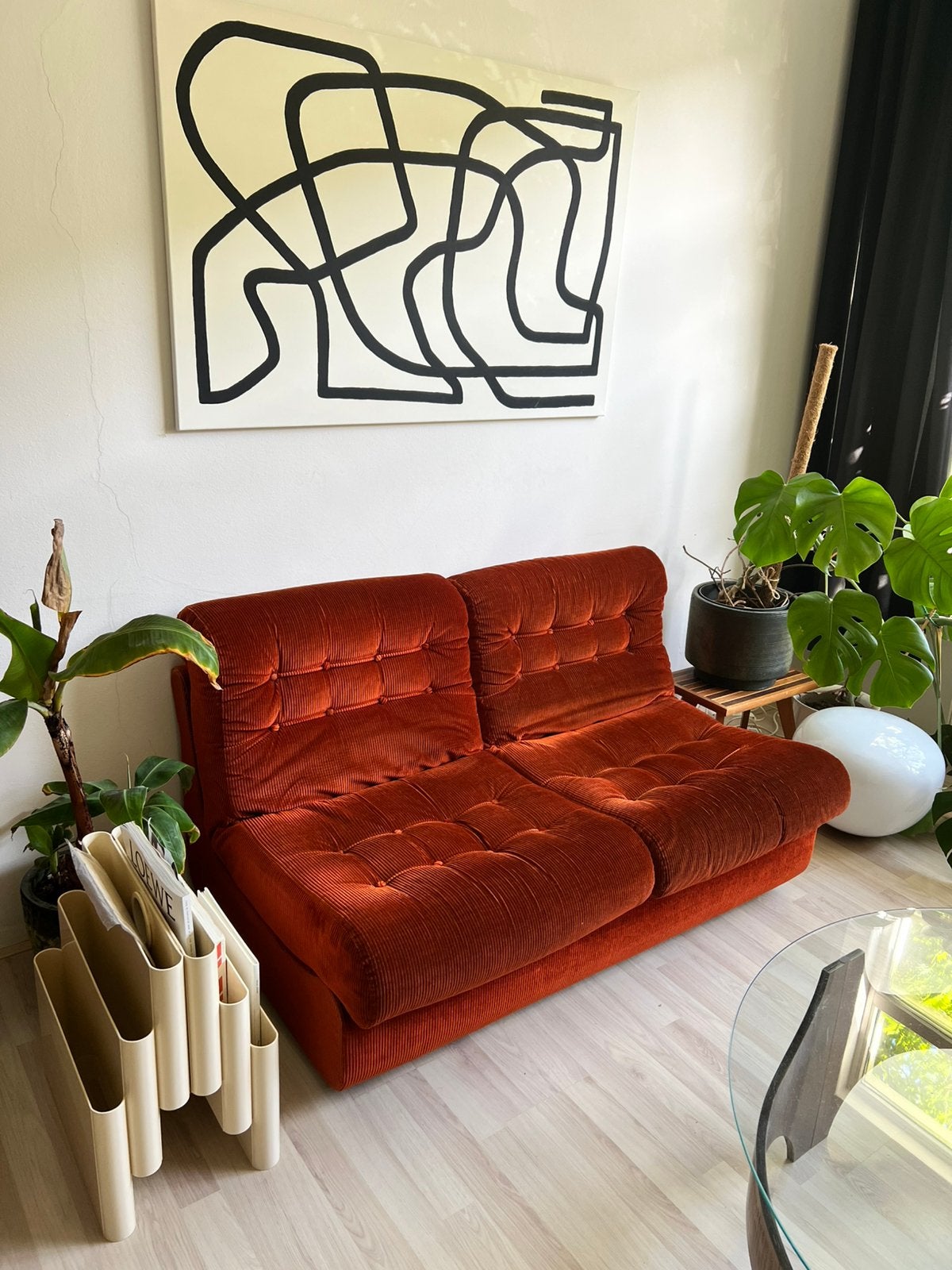 Vintage bank in oranje ribstof, retro, mid-century, jaren 70, Huis en Inrichting, Ophalen, Gebruikt, Tweepersoons, 75 tot 100 cm