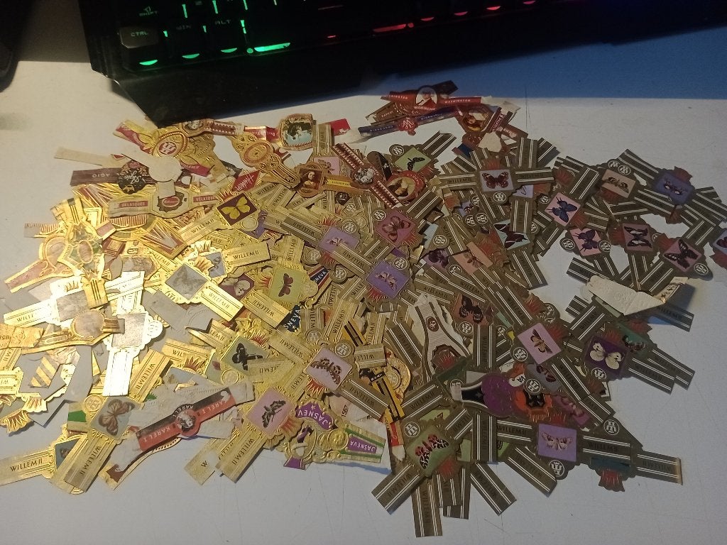 M10) Grote hoeveelheid sigarenbandjes om uit te zoeken, Ophalen of Verzenden, Sigarenbandjes
