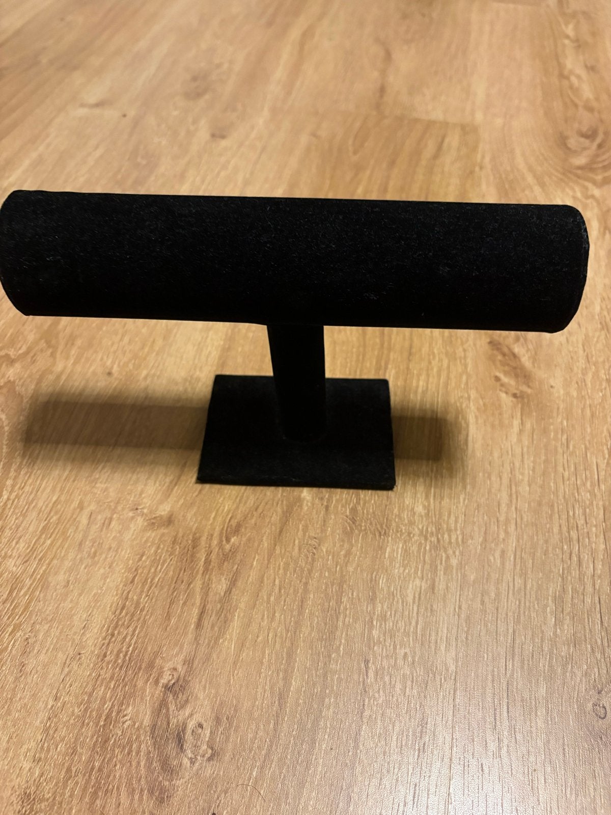 Zwart fluwelen sieradenstandaard voor armbanden/horloges, Ophalen of Verzenden, Zo goed als nieuw, Zwart, Overige materialen
