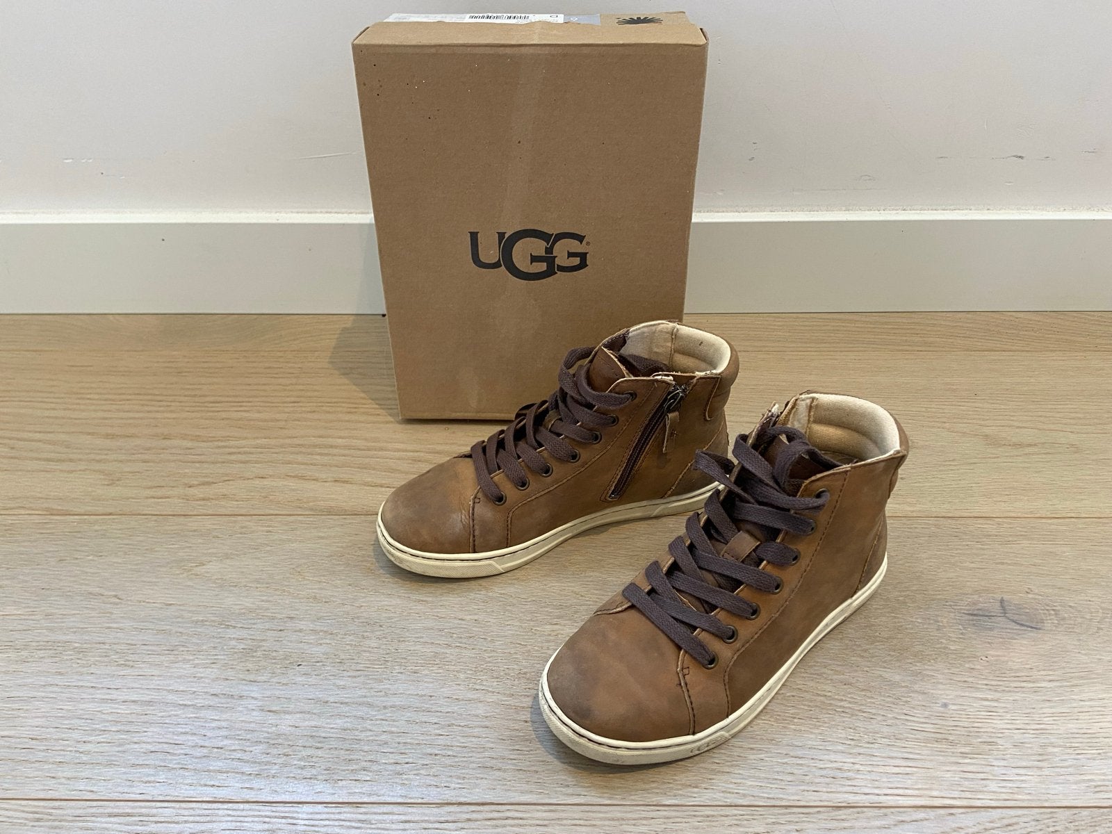 Ugg dames sneakers maat 36 - Bruin, Ophalen of Verzenden, Nieuw, Bruin, Sneakers of Gympen