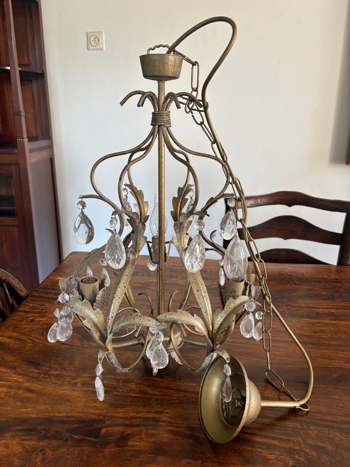 Vintage Kroonluchter met Bladdecoratie en Kristallen Pegels, Huis en Inrichting, Ophalen of Verzenden, Gebruikt, Metaal, E14 (klein)