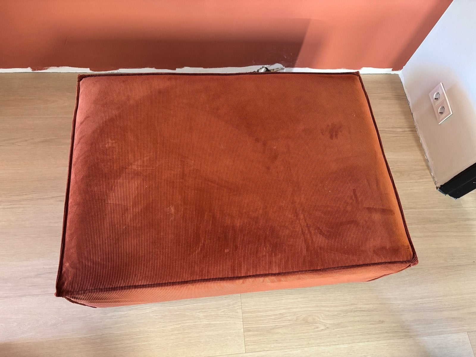 Woood hocker/voetenbank in oranje ribstof, Ophalen, 75 tot 100 cm, Zo goed als nieuw, Rechthoekig