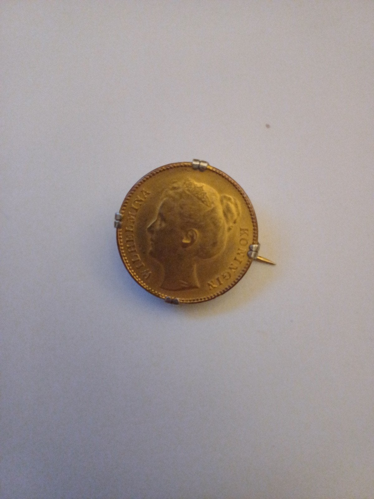 Antieke Gouden Broche met Koningin Wilhelmina Munt, Ophalen, 4 tot 7 cm, Gebruikt, Goud