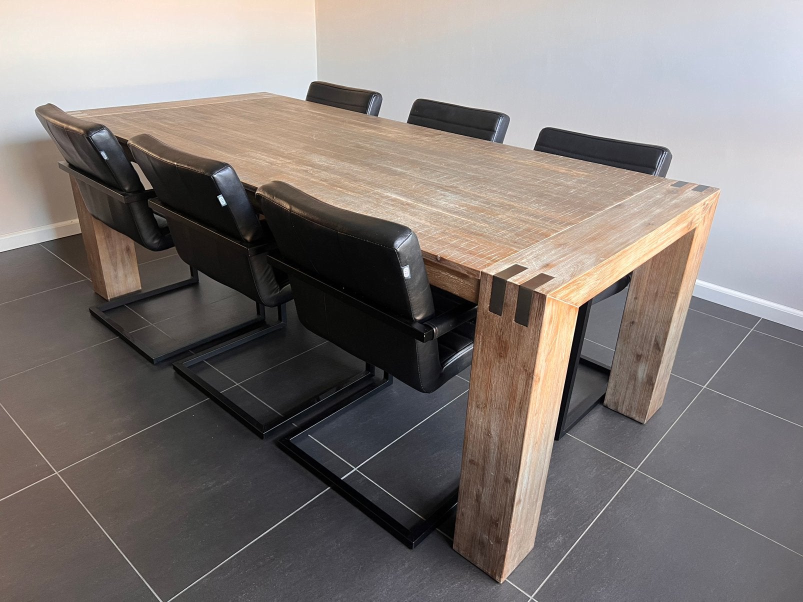 Houten eettafel 220x100 cm | incl. 6 zwarte stoelen metaal, Ophalen, 200 cm of meer, 50 tot 100 cm, Zo goed als nieuw