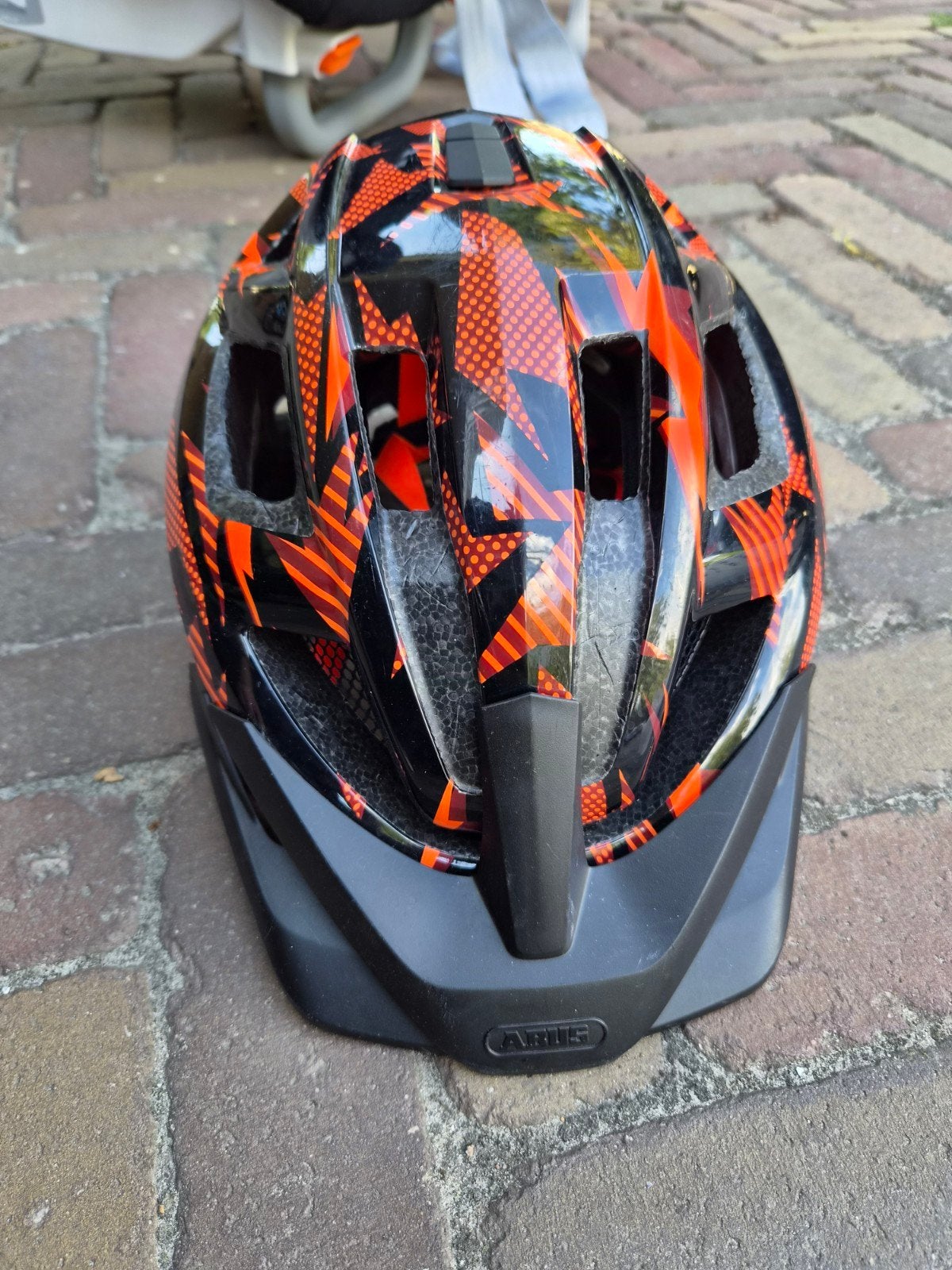 ABUS Fietshelm Kindermaat - Zwart/Oranje Design, Fietsen en Brommers, Fietsaccessoires | Fietshelmen, Ophalen, Jongen of Meisje