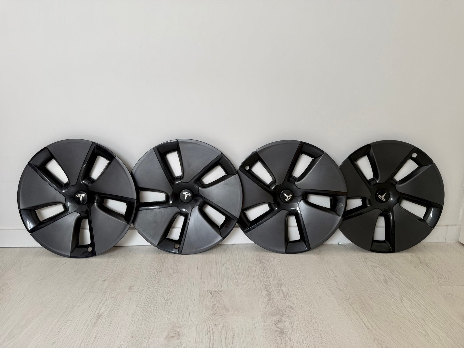 Set originele wieldoppen Tesla 3 model, Auto diversen, Wieldoppen, Ophalen, Zo goed als nieuw