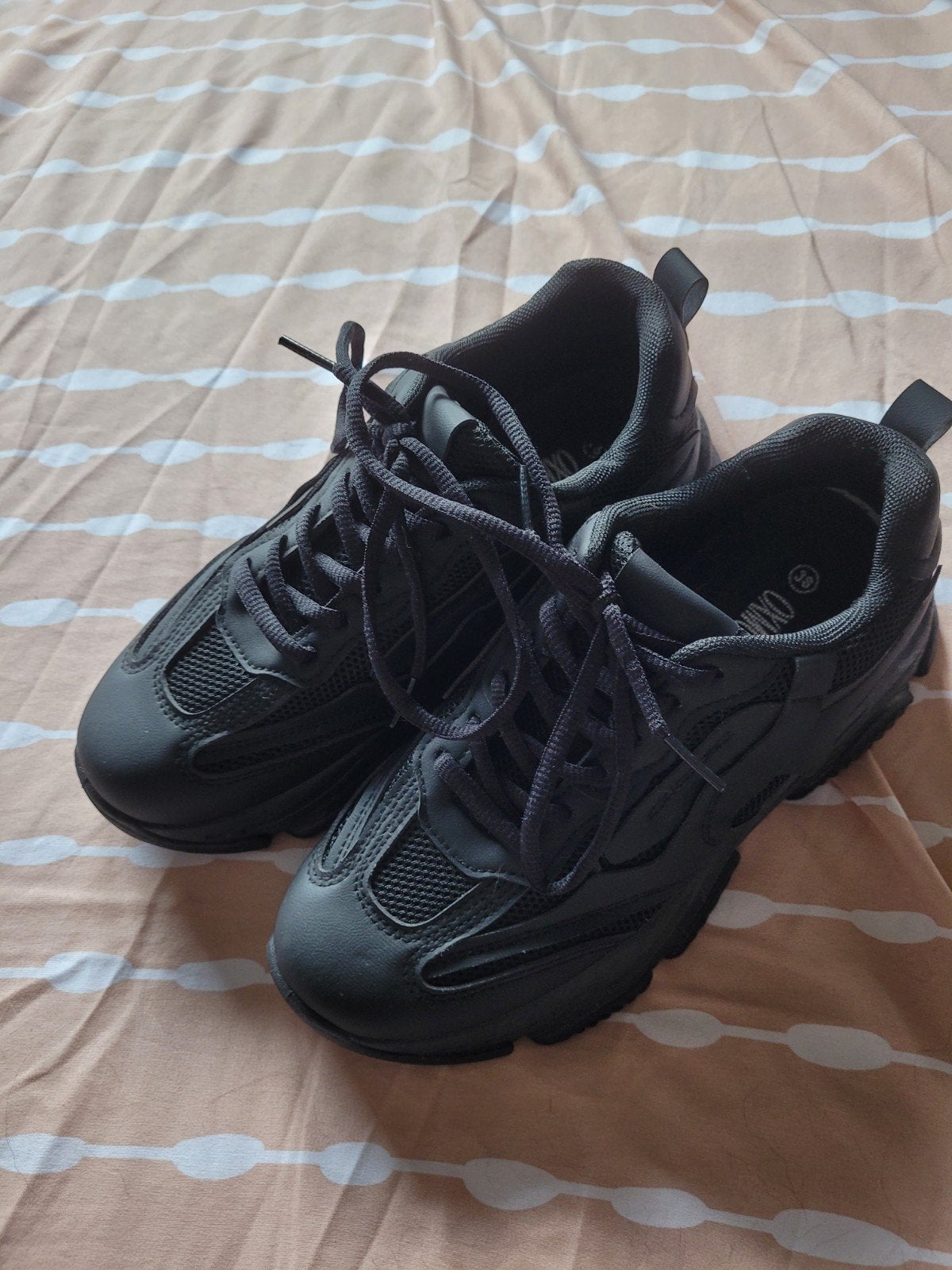 Nieuwe dames sneakers - Slechts 1x binnen gedragen, Zwart, Okmox, Ophalen of Verzenden, Sneakers of Gympen