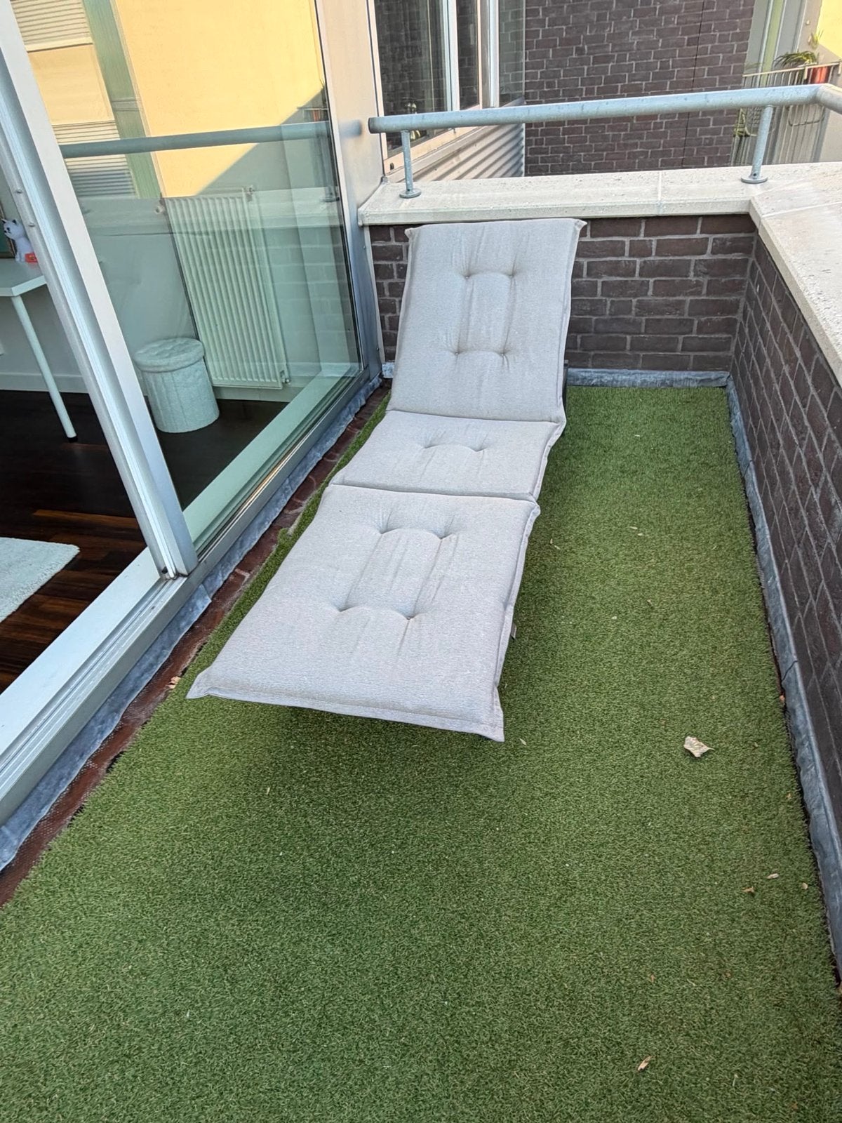 Madison Ligbed met Kussen - Zo goed als nieuw, Tuin en Terras, Ligbedden, Ophalen, Zo goed als nieuw, Metaal, Verstelbaar